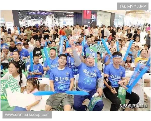 点球大战现场激情四溢球迷高喊口号全场气氛燃爆瞬间成经典